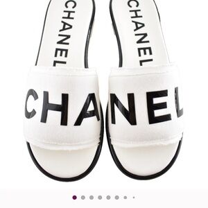 CHANEL new in box Women's Black and White Slide Sandals size 40